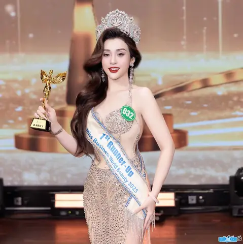 Á Hậu Vũ Thị Hồng Ngọc Là Ai? Hồ Sơ, Tiểu Sử Và Thành Tích Á Hậu 1 Miss Business World Beauty 2025 Á Hậu Vũ Thị Hồng Ngọc Là Ai? Hồ Sơ, Tiểu Sử Và Thành Tích Á Hậu 1 Miss Business World Beauty 2025