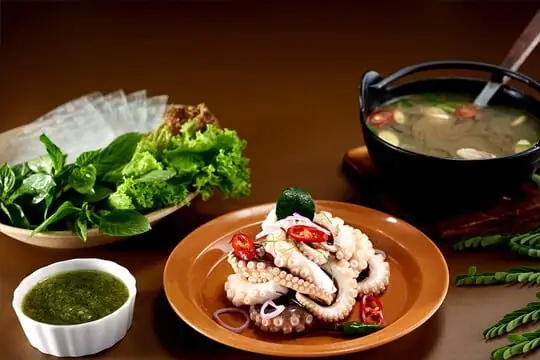 Cách Làm Bạch Tuộc Nhúng Lá Me Giòn Sần Sật Cho Người Mới Vào Bếp