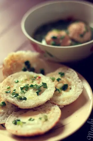 So Sánh Bánh Căn Và Bánh Khọt: Khác Nhau Thế Nào Để Không Nhầm Lẫn? So Sánh Bánh Căn Và Bánh Khọt: Khác Nhau Thế Nào Để Không Nhầm Lẫn?