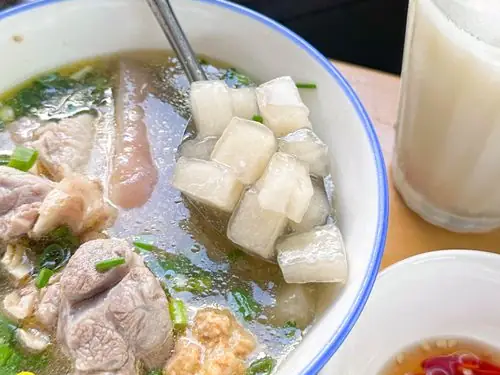 Khám Phá Bánh Canh Bột Lộn Huế: Đặc Sản, Quán Ngon Và Cách Nấu Chuẩn Vị Khám Phá Bánh Canh Bột Lộn Huế: Đặc Sản, Quán Ngon Và Cách Nấu Chuẩn Vị