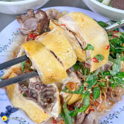 Ghé Ăn Bánh Canh Gà Cô Huyền Ở Thủ Dầu Một: Địa Chỉ, Giá 50k Và Trải Nghiệm No Căng Bụng