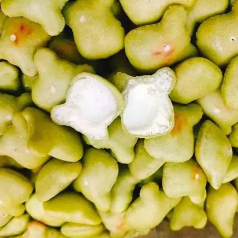 Bánh Gấu Chùm Ngây Là Gì? Định Nghĩa Và Thông Tin Món Bánh Ăn Vặt Từ Lá Chùm Ngây