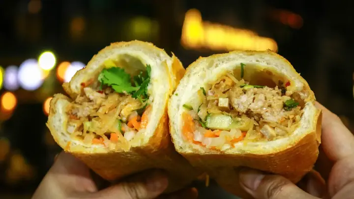 Tổng Hợp Địa Chỉ Bánh Mì Bì Xíu Mại Sài Gòn Đậm Đà, Giá Bình Dân Cho Người Yêu Ẩm Thực Vặt