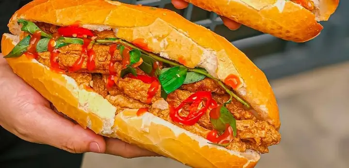 Hướng Dẫn Làm Và Tìm Hiểu Bánh Mì Chả Cá Sợi: Biến Tấu Sáng Tạo Cho Người Mới Bắt Đầu