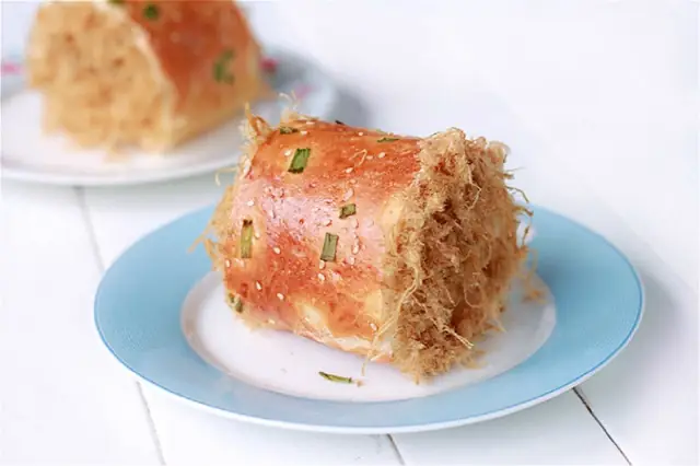 Hướng Dẫn Chi Tiết Cách Làm Bánh Mì Cuộn Chà Bông Thơm Ngon Tại Nhà Cho Người Mới Bắt Đầu