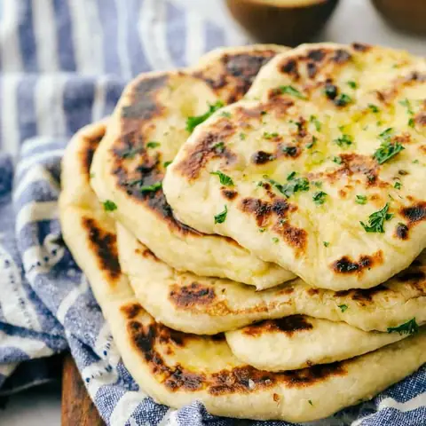 Bánh Mì Naan Là Gì? Định Nghĩa, Nguồn Gốc Và Cách Làm Truyền Thống