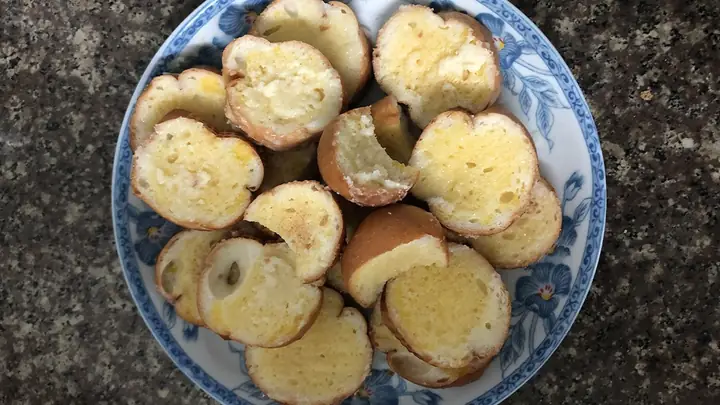 Cách Làm Bánh Mì Sấy Bơ Đường Thơm Béo Giòn Tan Tại Nhà Cho Người Mới Bắt Đầu Cách Làm Bánh Mì Sấy Bơ Đường Thơm Béo Giòn Tan Tại Nhà Cho Người Mới Bắt Đầu