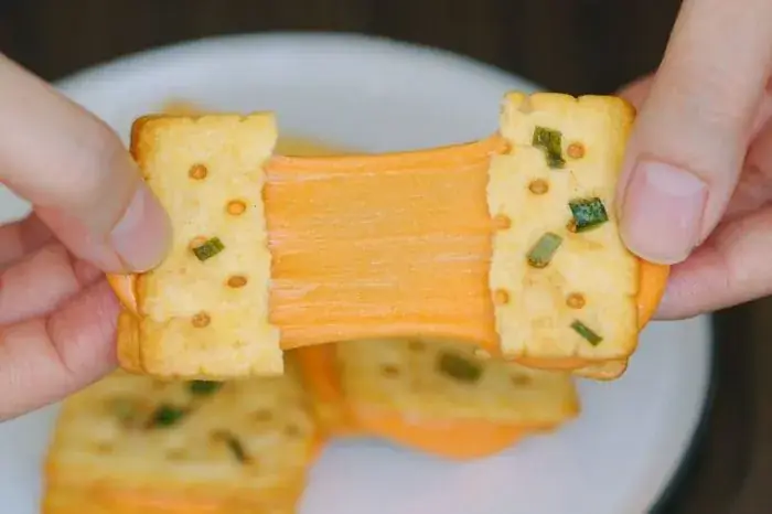 Cách Làm Bánh Quy Kẹp Phô Mai (bánh Hành) Giòn Tan Tại Nhà