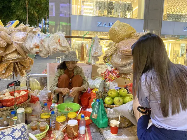 Tổng Hợp Quán Bánh Tráng Trộn Bà Gánh Tại Sài Gòn: Top Địa Chỉ Ngon Và Giá Tiền Tổng Hợp Quán Bánh Tráng Trộn Bà Gánh Tại Sài Gòn: Top Địa Chỉ Ngon Và Giá Tiền