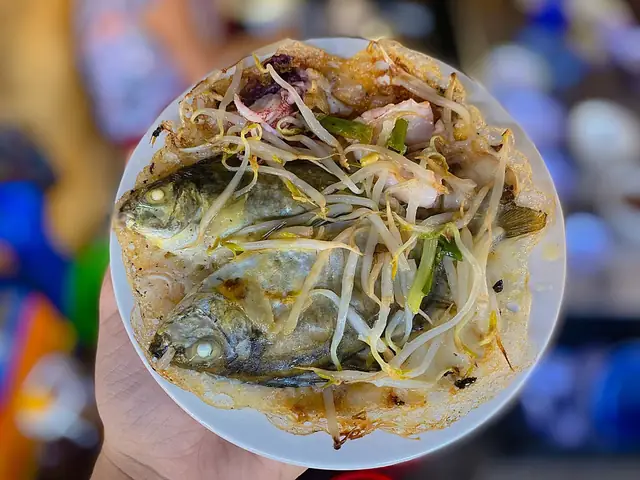 Khám Phá Bánh Xèo Cá Kình Huế: Đặc Sản Làng Chuồn Và Những Quán Ăn Nổi Tiếng Cố Đô Khám Phá Bánh Xèo Cá Kình Huế: Đặc Sản Làng Chuồn Và Những Quán Ăn Nổi Tiếng Cố Đô