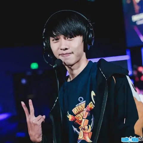 Tiểu Sử Bình Luận Viên Văn Tùng (lê Văn Tùng): Sự Nghiệp, Gia Đình, Kênh Youtube & Thành Tích Nổi Bật Tiểu Sử Bình Luận Viên Văn Tùng (lê Văn Tùng): Sự Nghiệp, Gia Đình, Kênh Youtube & Thành Tích Nổi Bật