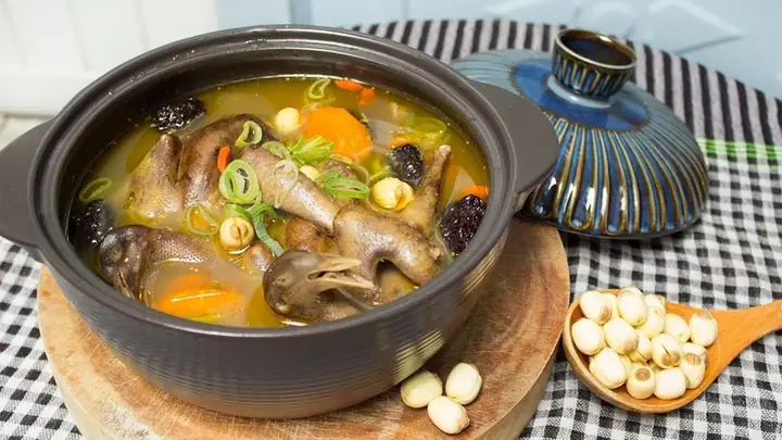 Cách Nấu Bồ Câu Hầm Cách Thủy Bổ Dưỡng Cho Gia Đình (hạt Sen, Ngải Cứu)