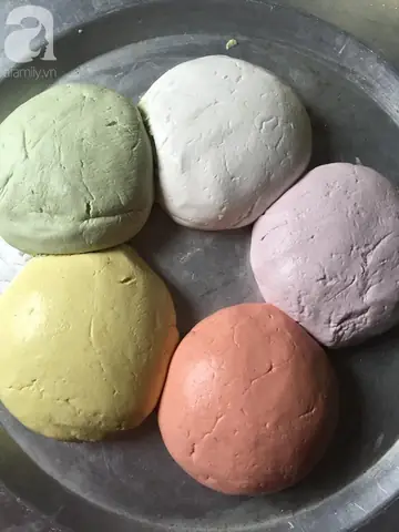 Hướng Dẫn Chọn Mua Set Bột Bánh Trôi Ngũ Sắc Cho Người Muốn Tự Làm Bánh Tại Nhà Hướng Dẫn Chọn Mua Set Bột Bánh Trôi Ngũ Sắc Cho Người Muốn Tự Làm Bánh Tại Nhà