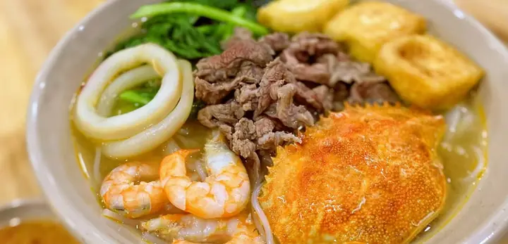 Gợi Ý Những Địa Chỉ Bún Hải Sản Càng Cua Ngon Ở Hà Nội Cho Người Thích Hải Sản Đậm Đà
