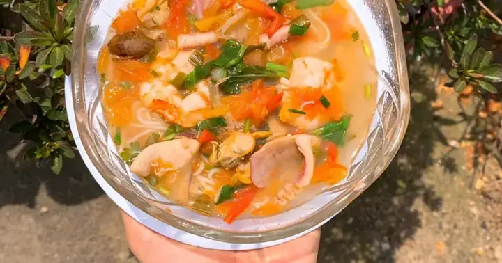 Gợi Ý Những Địa Chỉ Bún Hải Sản Càng Cua Ngon Ở Hà Nội Cho Người Thích Hải Sản Đậm Đà