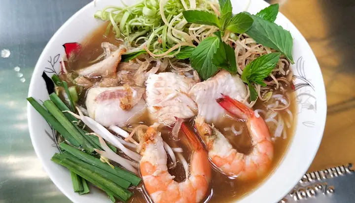 So Sánh Bún Mắm Và Bún Nước Lèo: 5 Điểm Khác Biệt Rõ Rệt Cho Người Yêu Ẩm Thực Miền Tây