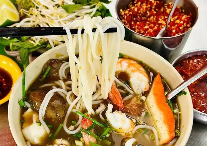 Bún Mắm Xuất Phát Từ Đâu: Hành Trình Từ Ẩm Thực Khmer Đến Miền Tây
