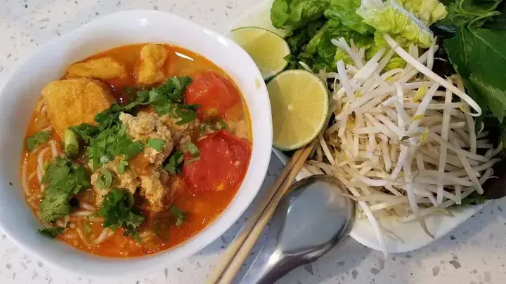Khám Phá Bún Riêu Lốp Xe Nha Trang: Top Quán Ngon Và Bí Quyết Thưởng Thức Chuẩn Vị