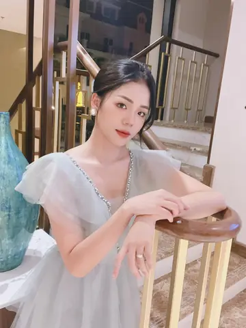 Tiểu Sử Ca Sĩ Nguyễn Hương Ly: Từ Cover "triệu View" Đến Diva Nhạc Xuân Và Câu Chuyện Đời Tư Tiểu Sử Ca Sĩ Nguyễn Hương Ly: Từ Cover "triệu View" Đến Diva Nhạc Xuân Và Câu Chuyện Đời Tư