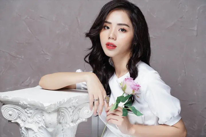 Tiểu Sử Ca Sĩ Nguyễn Hương Ly: Từ Cover "triệu View" Đến Diva Nhạc Xuân Và Câu Chuyện Đời Tư Tiểu Sử Ca Sĩ Nguyễn Hương Ly: Từ Cover "triệu View" Đến Diva Nhạc Xuân Và Câu Chuyện Đời Tư