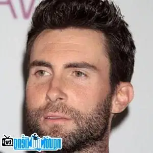 Tiểu Sử Adam Levine: Sự Nghiệp Maroon 5, The Voice, Top Bài Hát Hay & Bí Mật Đời Tư