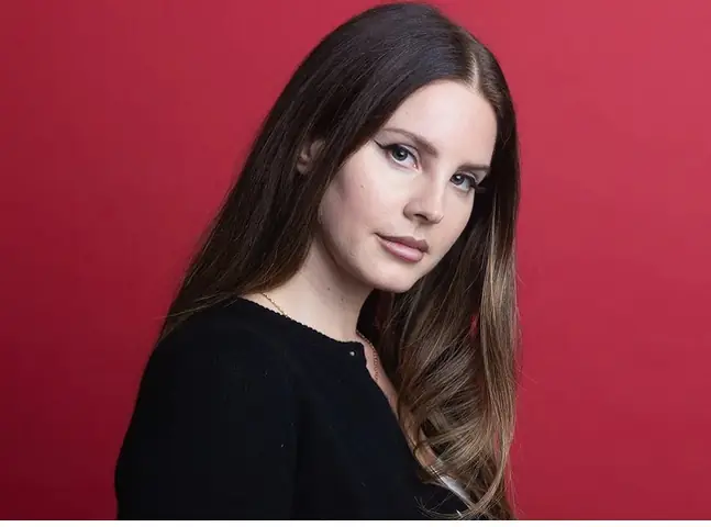 Lana Del Rey: Tiểu Sử, Phong Cách Alt-pop & Những Tác Phẩm Kinh Điển Cần Biết Lana Del Rey: Tiểu Sử, Phong Cách Alt-pop & Những Tác Phẩm Kinh Điển Cần Biết