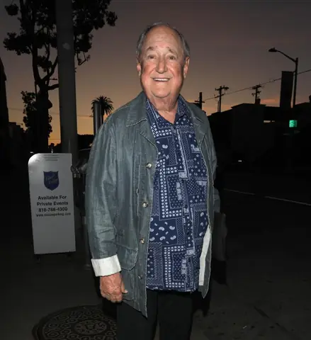 Neil Sedaka Qua Đời Ở Tuổi 86: Tiểu Sử, Di Sản Âm Nhạc Và Những Bản Hit Kinh Điển Của Huyền Thoại Pop Neil Sedaka Qua Đời Ở Tuổi 86: Tiểu Sử, Di Sản Âm Nhạc Và Những Bản Hit Kinh Điển Của Huyền Thoại Pop