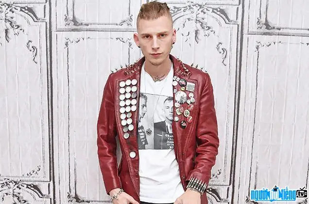 Tìm Hiểu Machine Gun Kelly (mgk): Tiểu Sử, Sự Nghiệp Từ Rap Sang Rock & Những Tranh Cãi Nổi Bật Tìm Hiểu Machine Gun Kelly (mgk): Tiểu Sử, Sự Nghiệp Từ Rap Sang Rock & Những Tranh Cãi Nổi Bật