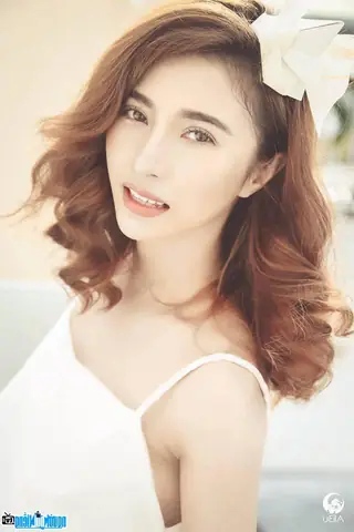 Hồ Sơ Ca Sĩ Việt My: Tên Thật, Tuổi, Sự Nghiệp, Chồng Kenny Ngô Và Những Bài Hát Hay Nhất Hồ Sơ Ca Sĩ Việt My: Tên Thật, Tuổi, Sự Nghiệp, Chồng Kenny Ngô Và Những Bài Hát Hay Nhất