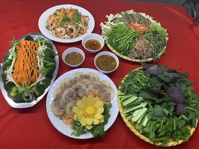 Gợi Ý Các Món Chính Trong Bữa Tiệc Từ Thực Đơn Đãi Tiệc Phổ Biến Cho Gia Đình Và Công Ty