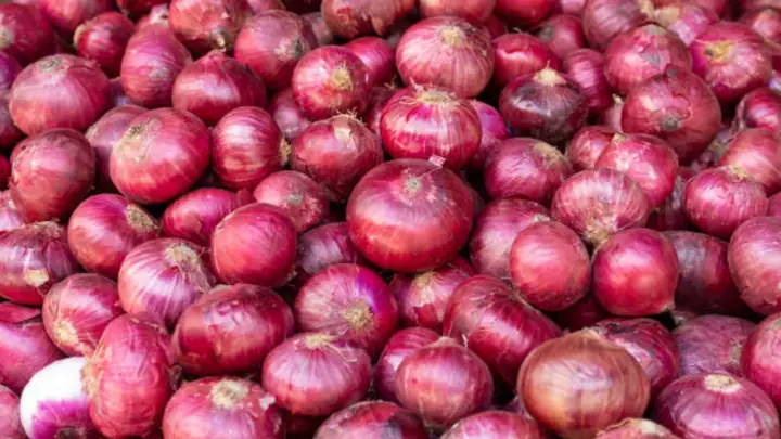 Hướng Dẫn Cách Ăn Hành Tây Sống Đúng Cách Để Tăng Cường Sức Khỏe Từ Củ Hành Tây Tươi