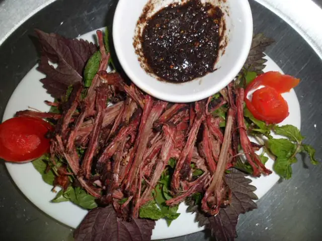 Hướng Dẫn Chi Tiết Cách Chế Biến Thịt Lợn Khô Gác Bếp Chuẩn Vị Tây Bắc Tại Nhà