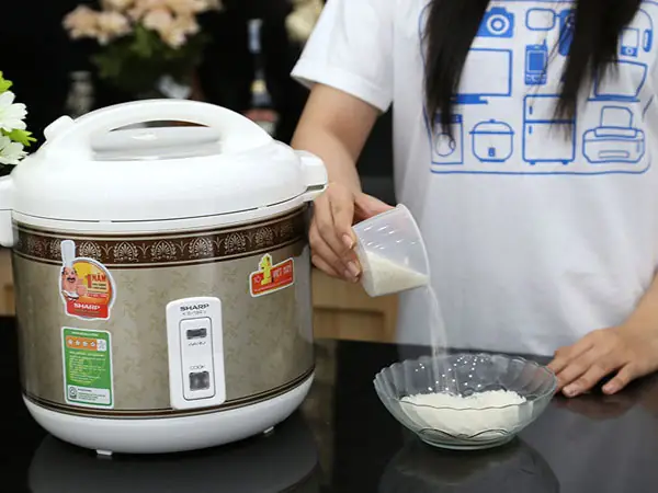 Cách Đong Gạo Và Nước Nấu Cơm Dẻo Ngon Chuẩn Chỉ Tại Nhà Cách Đong Gạo Và Nước Nấu Cơm Dẻo Ngon Chuẩn Chỉ Tại Nhà
