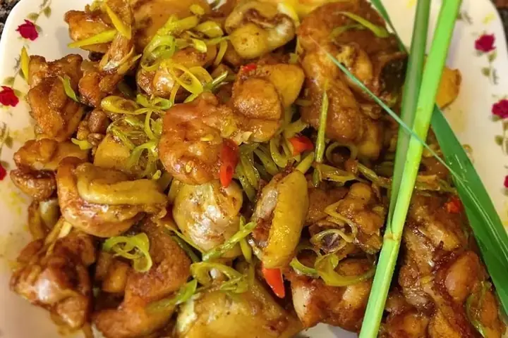Cách Kho Thịt Gà Già Mềm: Bí Quyết Ướp Axit Và Kho Đậm Đà Cho Bữa Cơm Gia Đình