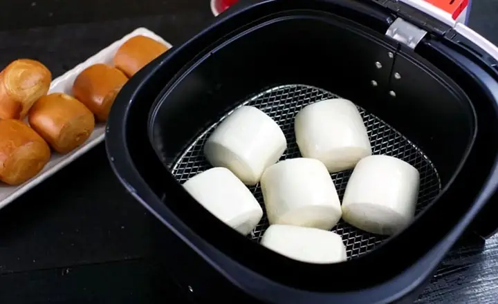 Hướng Dẫn Chi Tiết Cách Làm Bánh Bao Chiên Không Nhân Tại Nhà Đơn Giản Cho Người Mới Bắt Đầu