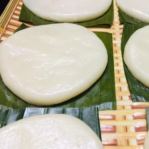 Hướng Dẫn Chi Tiết Cách Làm Bánh Dày Giã Tay Truyền Thống Từ Gạo Nếp Đồ Hai Lần Lửa
