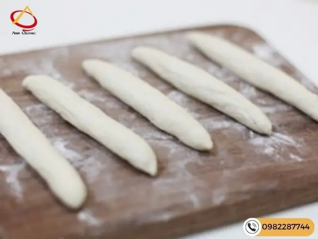 Hướng Dẫn Cách Làm Bánh Mì Que Hải Phòng Giòn Rụm Chuẩn Vị Tại Nhà