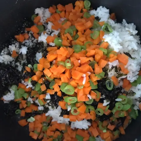 Hướng Dẫn Chi Tiết Cách Làm Cơm Nắm Tam Giác (onigiri) Đơn Giản Tại Nhà Với Khuôn Và Rong Biển Hướng Dẫn Chi Tiết Cách Làm Cơm Nắm Tam Giác (onigiri) Đơn Giản Tại Nhà Với Khuôn Và Rong Biển