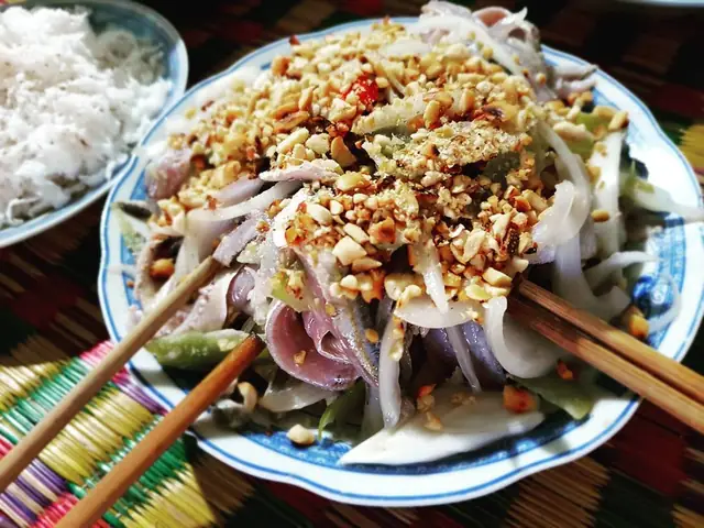 Hướng Dẫn Chi Tiết Cách Làm Gỏi Cá Trích Miền Trung Tươi Ngon, Chuẩn Vị Đặc Sản Biển