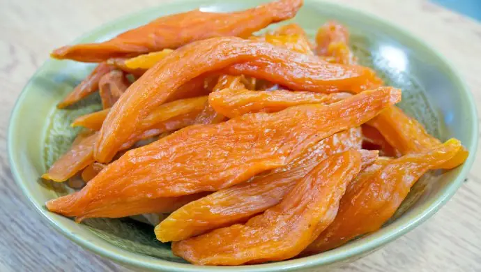 Hướng Dẫn Chi Tiết Cách Làm Khoai Lang Phơi Khô Tại Nhà Giòn Ngon, Vàng Mềm Không Bị Đen
