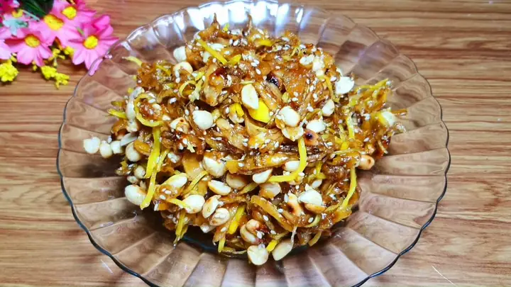 Hướng Dẫn Chi Tiết Cách Làm Mứt Chuối Khô Ngào Gừng Dẻo Thơm, Không Bị Lại Đường Cho Ngày Tết