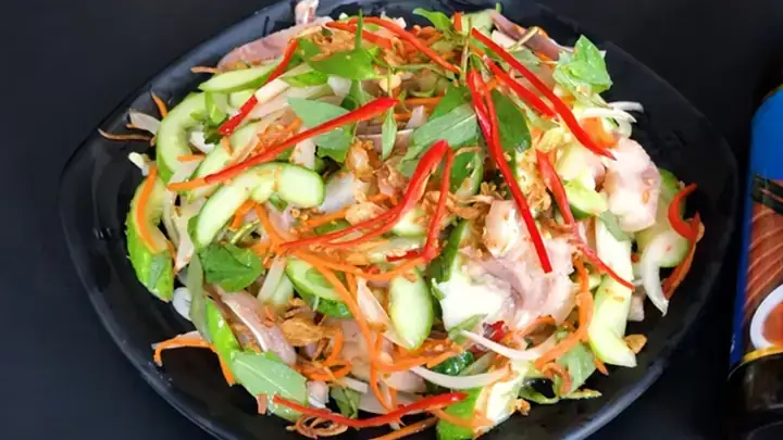 Bí Quyết Pha Nước Mắm Trộn Gỏi Tai Heo Đậm Đà, Thấm Đều Cho Bữa Cơm Gia Đình Bí Quyết Pha Nước Mắm Trộn Gỏi Tai Heo Đậm Đà, Thấm Đều Cho Bữa Cơm Gia Đình