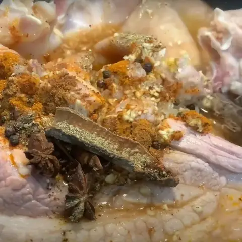 Hướng Dẫn Cách Làm Phá Lấu Heo Chấm Bánh Mì Chuẩn Vị Sài Gòn Tại Nhà