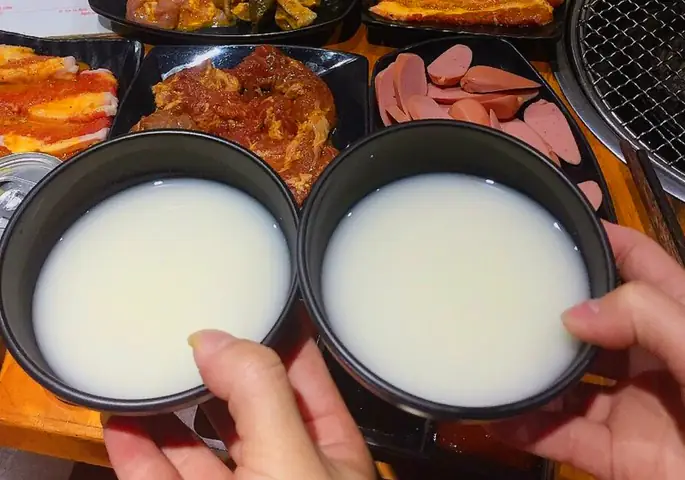 Hướng Dẫn Chi Tiết Cách Làm Rượu Nếp Vắt Thơm Ngon, Chuẩn Vị Truyền Thống Tại Nhà