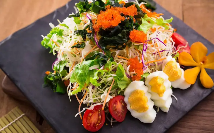 Cách Làm Salad Trứng Cá Hồi Thơm Ngon, Đầy Dinh Dưỡng Cho Gia Đình