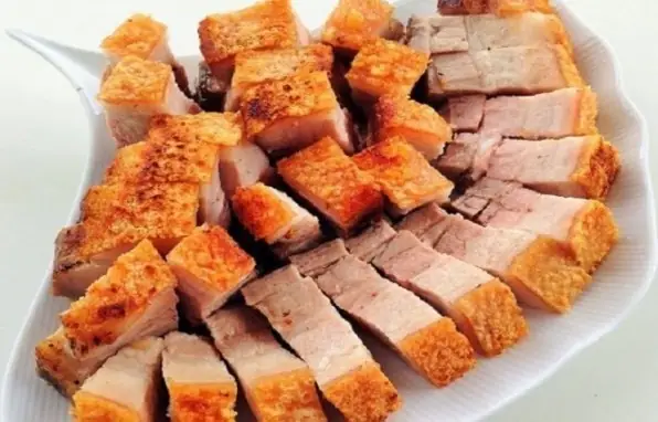 Hướng Dẫn Cách Làm Thịt Quay Tại Nhà Da Giòn Rụm Bằng Chảo Và Lò Nướng Cho Người Mới Bắt Đầu