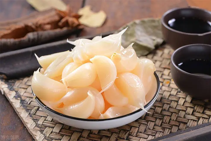 Hướng Dẫn Cách Làm Tỏi Ngâm Chua Bằng Giấm Trắng Giòn Không Bị Xanh Tại Nhà Hướng Dẫn Cách Làm Tỏi Ngâm Chua Bằng Giấm Trắng Giòn Không Bị Xanh Tại Nhà
