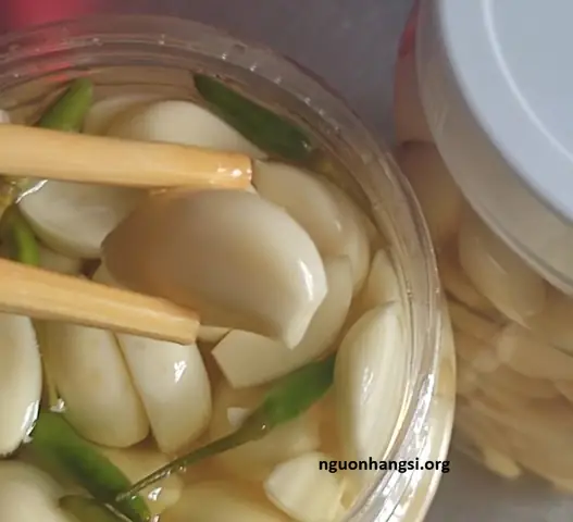 Hướng Dẫn Cách Làm Tỏi Ngâm Chua Bằng Giấm Trắng Giòn Không Bị Xanh Tại Nhà Hướng Dẫn Cách Làm Tỏi Ngâm Chua Bằng Giấm Trắng Giòn Không Bị Xanh Tại Nhà