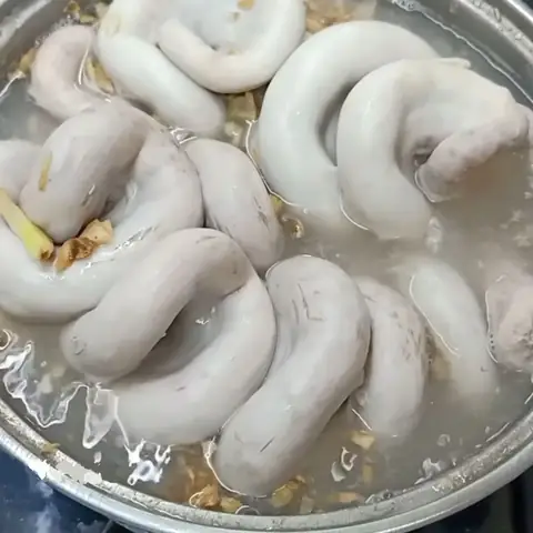 Hướng Dẫn Cách Luộc Dồi Trường Heo Ngon Giòn, Trắng Sạch Không Hôi Đơn Giản Tại Nhà