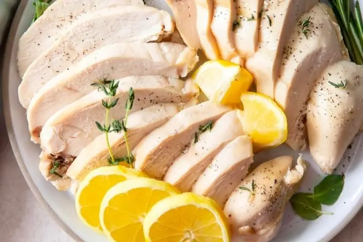 Cách Luộc Ức Gà Ngon Mềm, Không Bị Khô Cho Dân Giảm Cân Cách Luộc Ức Gà Ngon Mềm, Không Bị Khô Cho Dân Giảm Cân